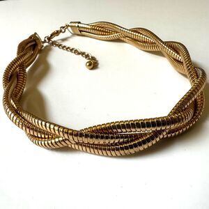 Elegant Gold Twisted Necklace